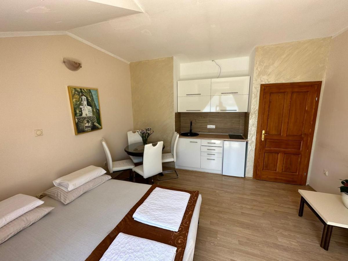Apartments Sun House Herceg Novi Exterior photo